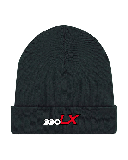 Produktbild der schwarzen Strick-Mütze vor weißem Hintergrund. Dargestellt wird das Extra 330 LX Typ-Logo