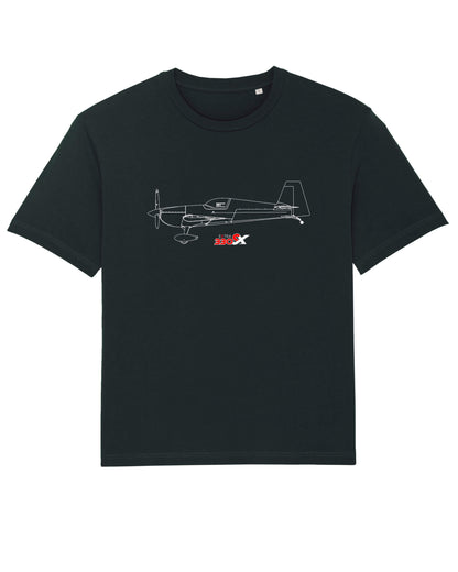 Produktbild eines schwarzen T-Shirts aus 100% Bio-Baumwolle mit dem EXTRA 330-SX Typlogo, mittig auf der Vorderseite. Darüber ist eine Zeichnung der EA-330 SX - Sideview, als Printmotiv abgebildet.