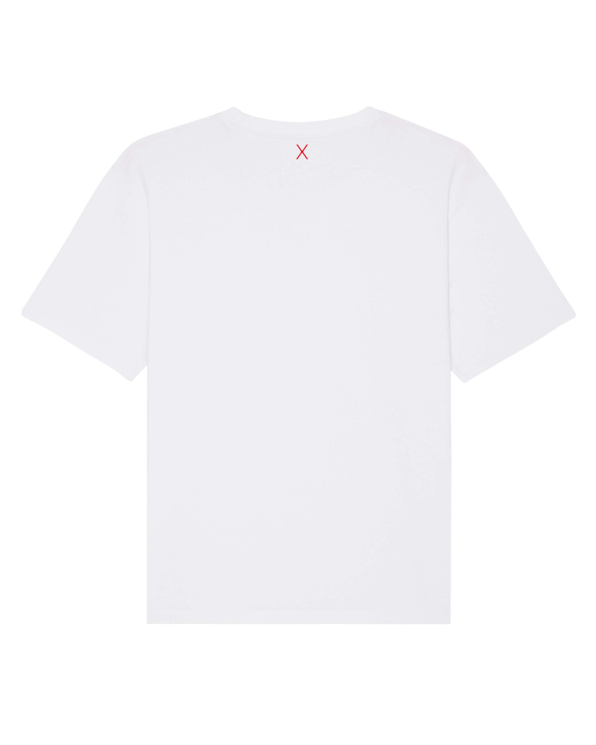 Produktbild eines weißen T-Shirts (Rückseite). Mittig, direkt unter dem Nackensaum ist das ikonische Extra "X" in rot.
