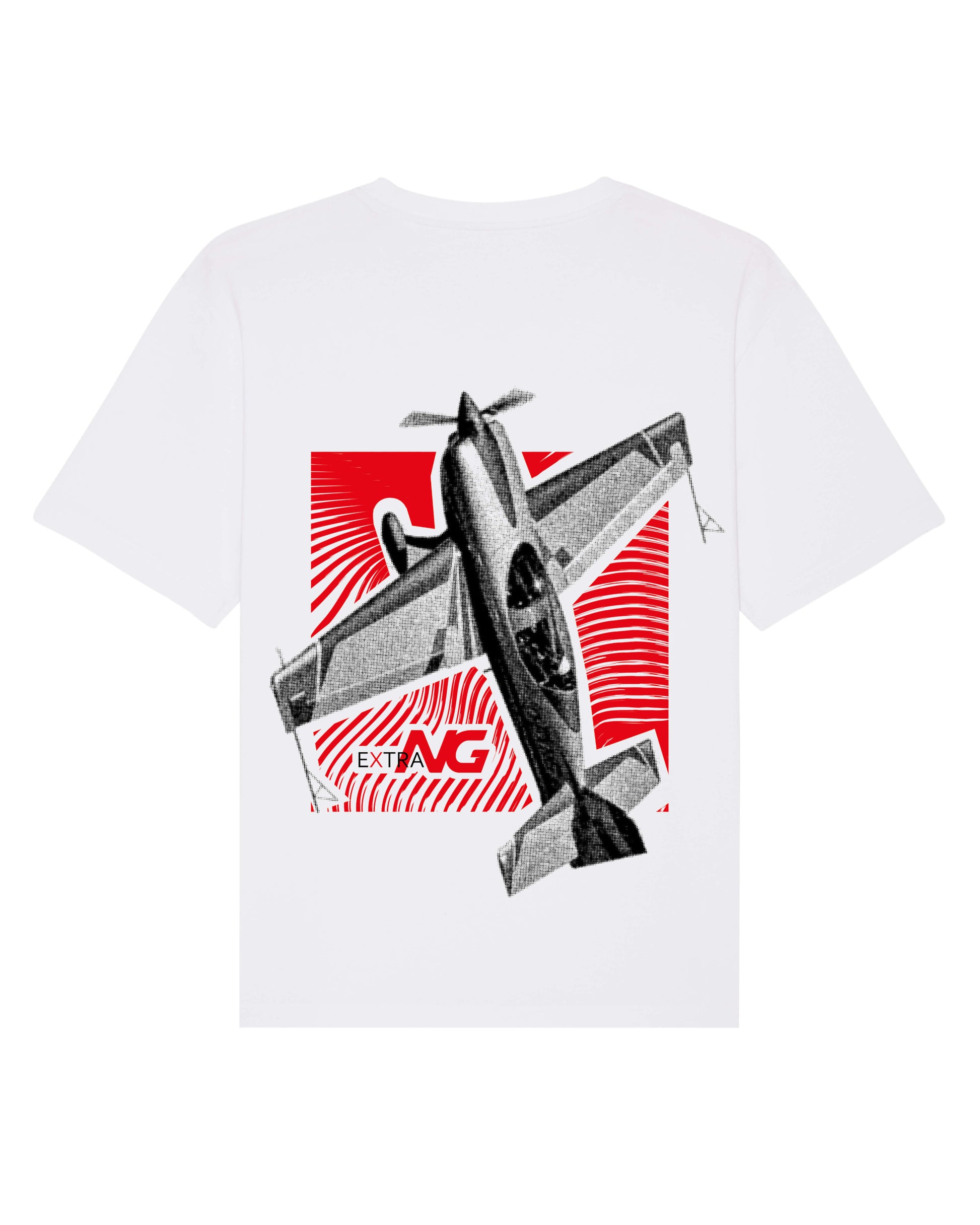 Produktbild eines weißen T-Shirts mit Backprint: Auf der Rückseite des Shirts ist die Extra NG im Steigflug in roten Design-Hintergrund eingebettet. Das Extra NG-Modelllogo ist im unteren Bereich des Prints dargestellt.