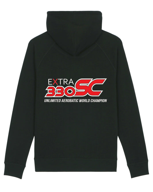 Produktbild des gemütlichen, schwarzen Extra-Hoodie: Auf der Rückseite ist das Extra 330 SC Unlimited Aerobatic World Champion Logo als hochwertiges Strickmuster dargestellt.