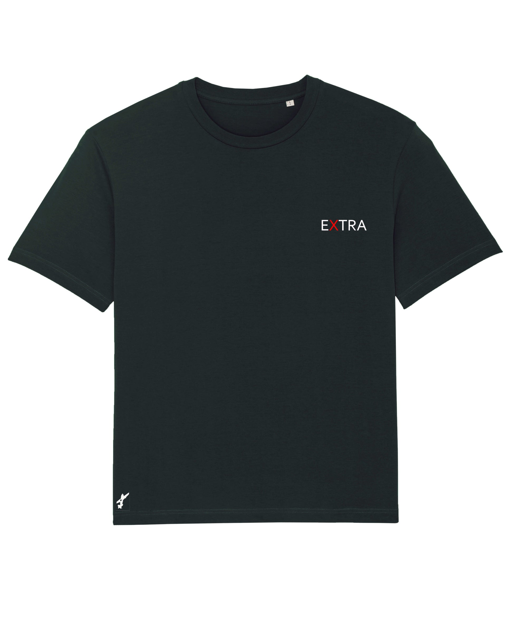 Produktbild eines schwarzen T-Shirts: Das ikonische Extra-Unternehmenslogo befindet sich herzseitig auf der Brust. Am unteren Saum auf der rechten Seite ist eine kleine Flugzeugapplikation eingestickt, die subtile Abenteuerlust vermittelt.
