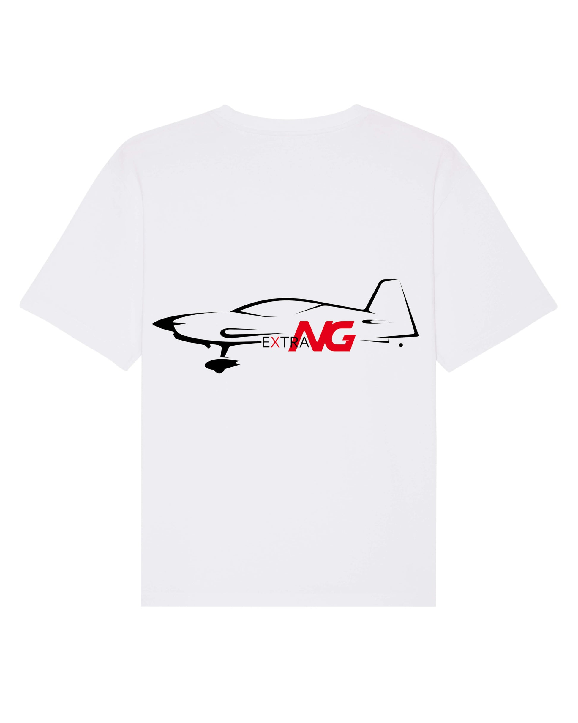 Produktbild eines weißen T-Shirts mit Backprint: Auf der Rückseite des Shirts ist die Extra NG Silhouette abstrakt in schwarz abgebildet. Das Extra NG Modelllogo ist in die Struktur der Silhouette eingebettet und bildet durch die rote Farbe einen starken Kontrast zum Rest des Shirts.